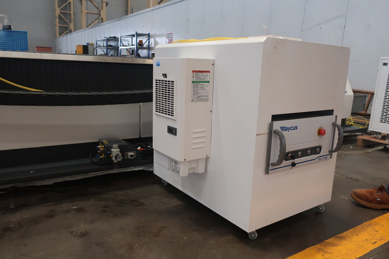 Produsen ACCURL 1000W Fiber CNC Laser Cutting Machine dengan IPG 1KW