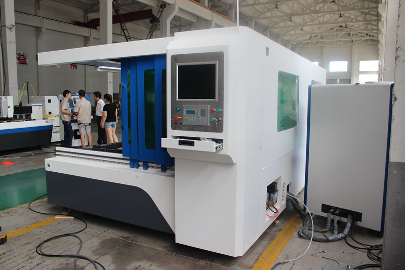 IPG 700w Mesin Pemotong Laser Lembaran Logam Cina Produsen