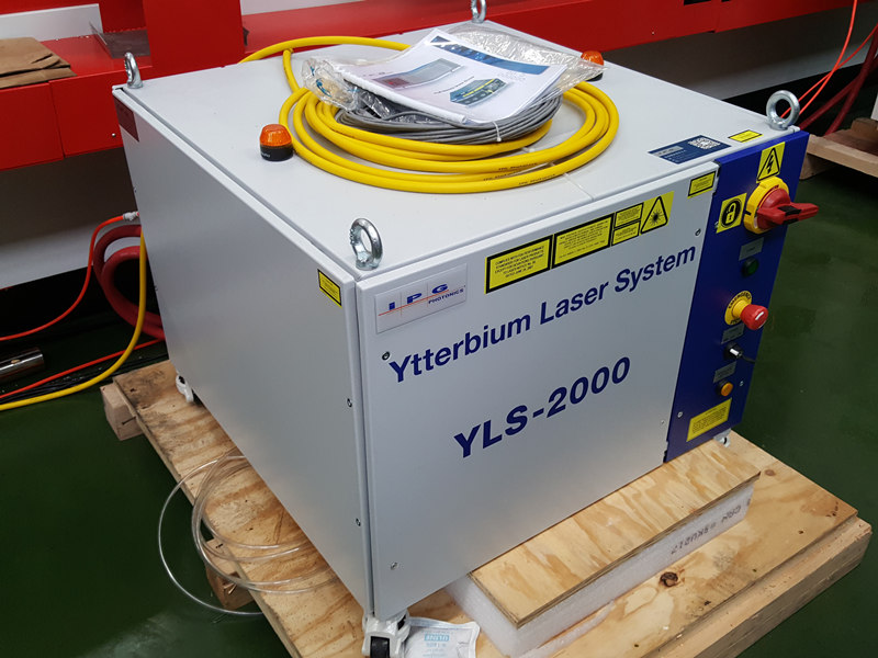 Laser IPG YLS-2000 watt Sumber Laser untuk pemotong laser akurasi 2kw